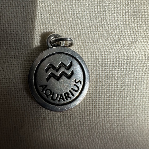 Aquarius pendant - Picture 2 of 3